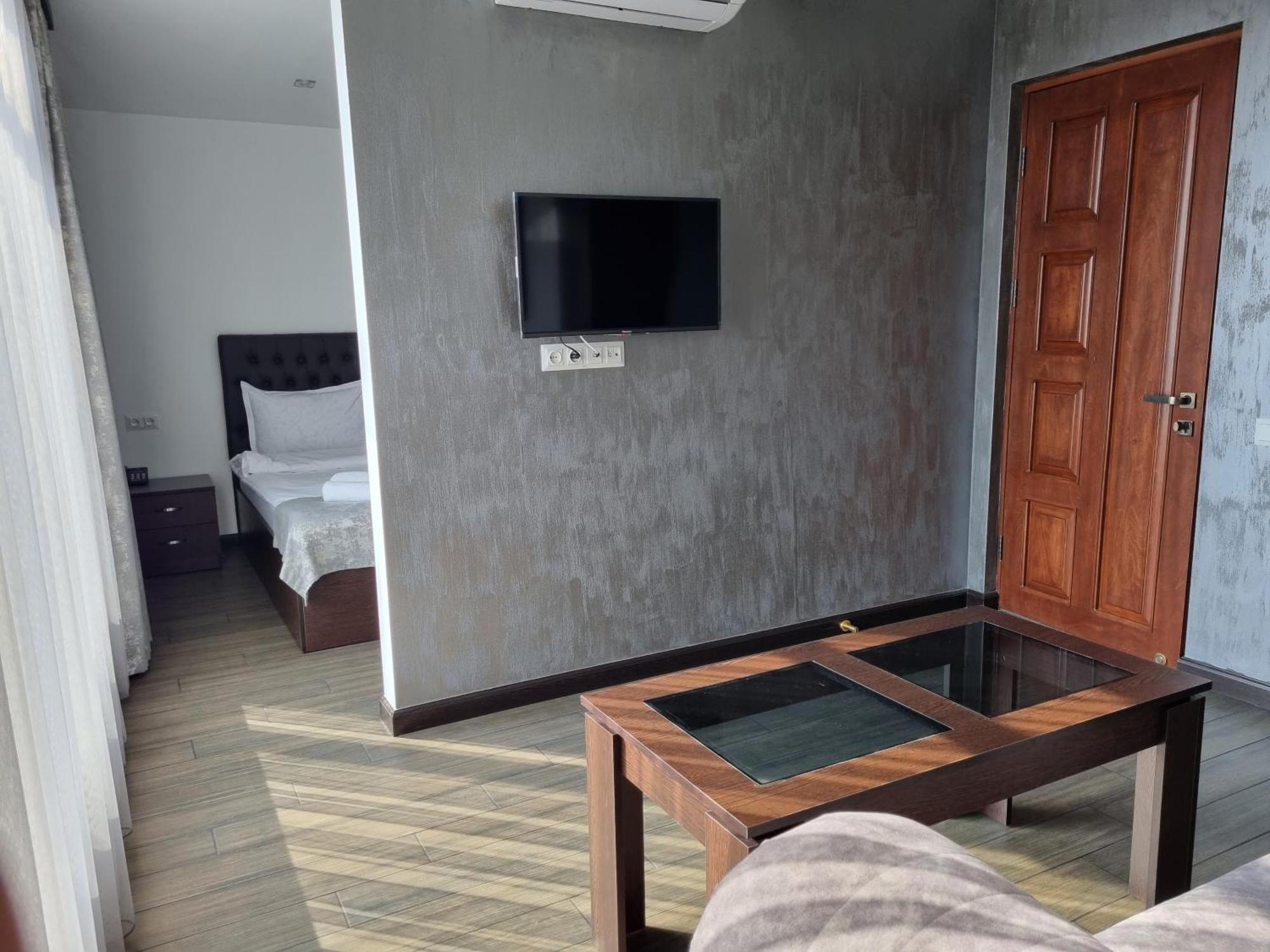 Day Inn Hotel Ереван Екстериор снимка