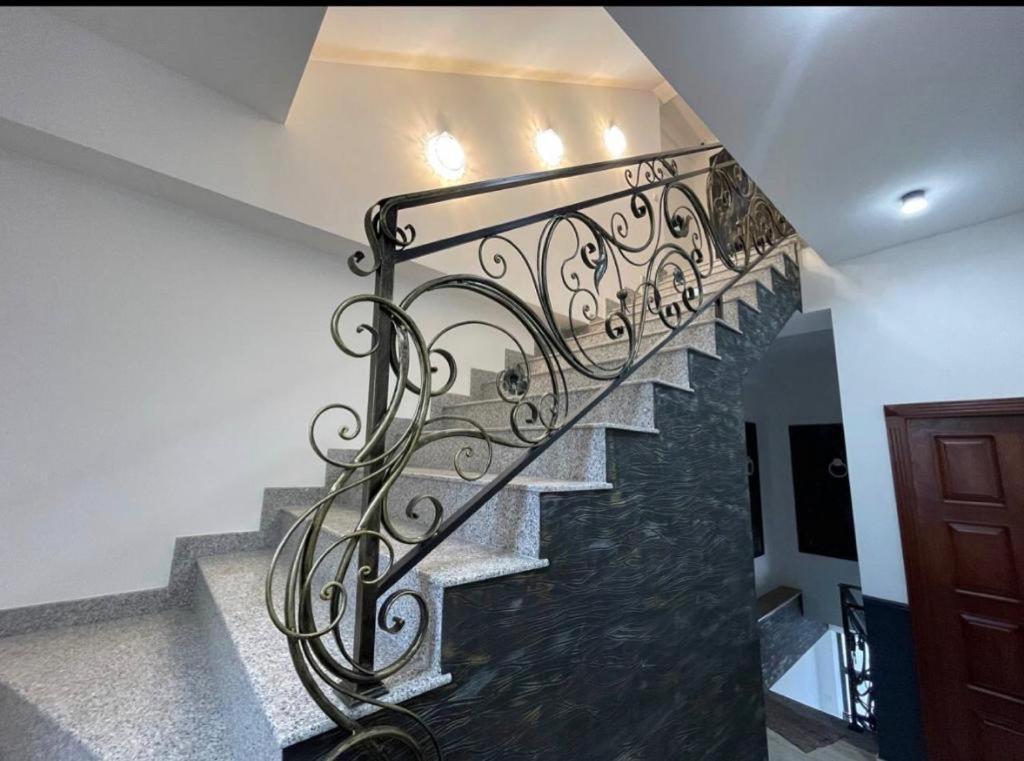Day Inn Hotel Ереван Екстериор снимка